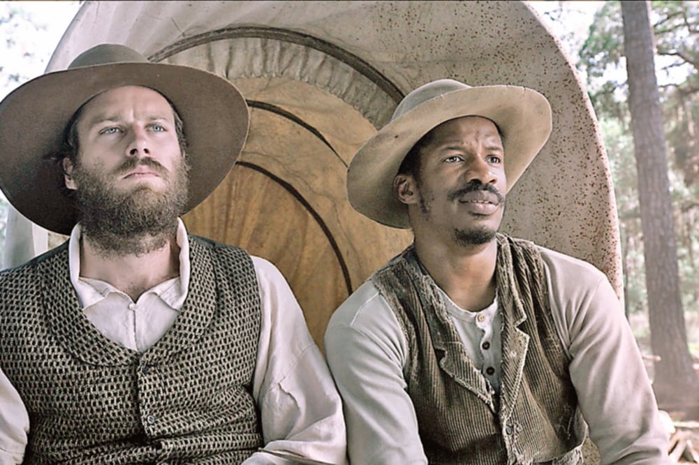 Armie Hammer y Nate Parker, en una escena de la película (ELLIOT DAVIS. AP)