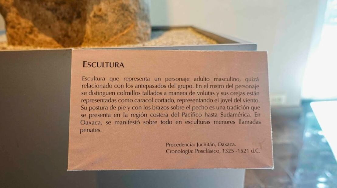 Información con la que se describe al monolito en el Museo Nacional de Antropología. Foto: Yatzín D. Ordaz