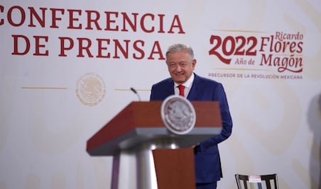 AMLO se lanza contra activistas que dañaron obras de arte; son “actos de exhibicionismo”