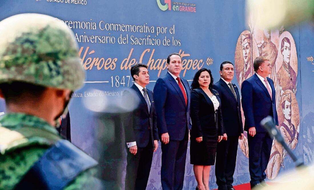 El gobernador Eruviel Ávila encabezó la ceremonia conmemorativa del 169 aniversario de la gesta de los Niños Héroes de Chapultepec (GOBIERNO DEL ESTADO DE MÉXICO)