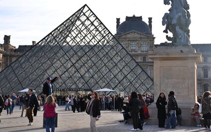 ADN delata a dos implicados en el robo de joyas del Louvre; joyas aún no aparecen