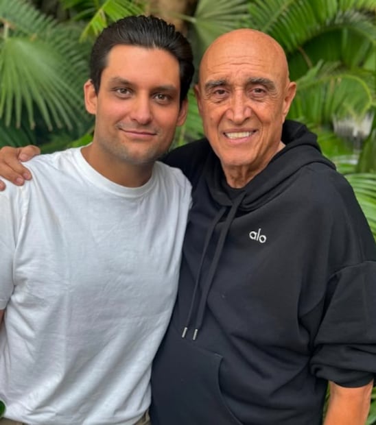 Pedro Antonio con su padre, el productor Pedro Torres.