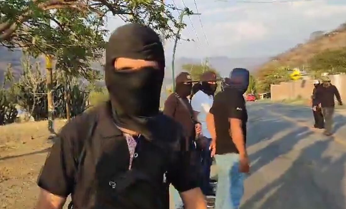 Encapuchados mandan mensaje. Foto: Captura de video