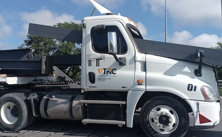 Viga de metal atraviesa la cabina de un tráiler durante una carambola en Mérida, Yucatán