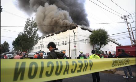 Se registra incendio en bodega en la colonia Morelos; bomberos combaten el siniestro