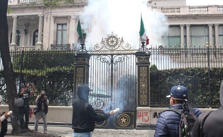 Ayotzinapa 10 años: Estudiantes protestan en Segob por desaparición de los 43 normalistas; sigue en vivo las manifestaciones