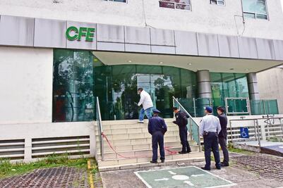 Muere policía tras evitar robo a cajero de la CFE 