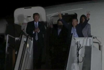 Trump le da la bienvenida a los tres estadounidenses liberados por Corea del Norte