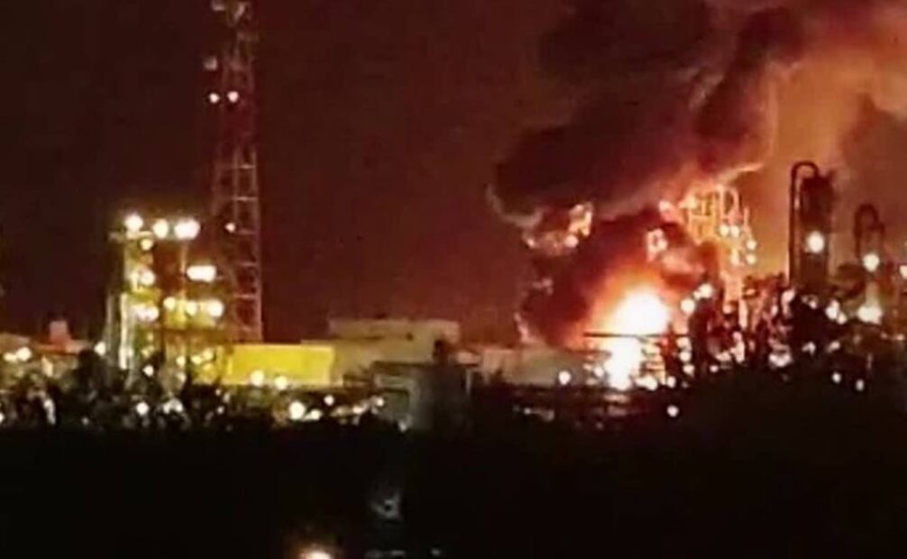 Reportan incendio en refinería de Minatitlán, Veracruz