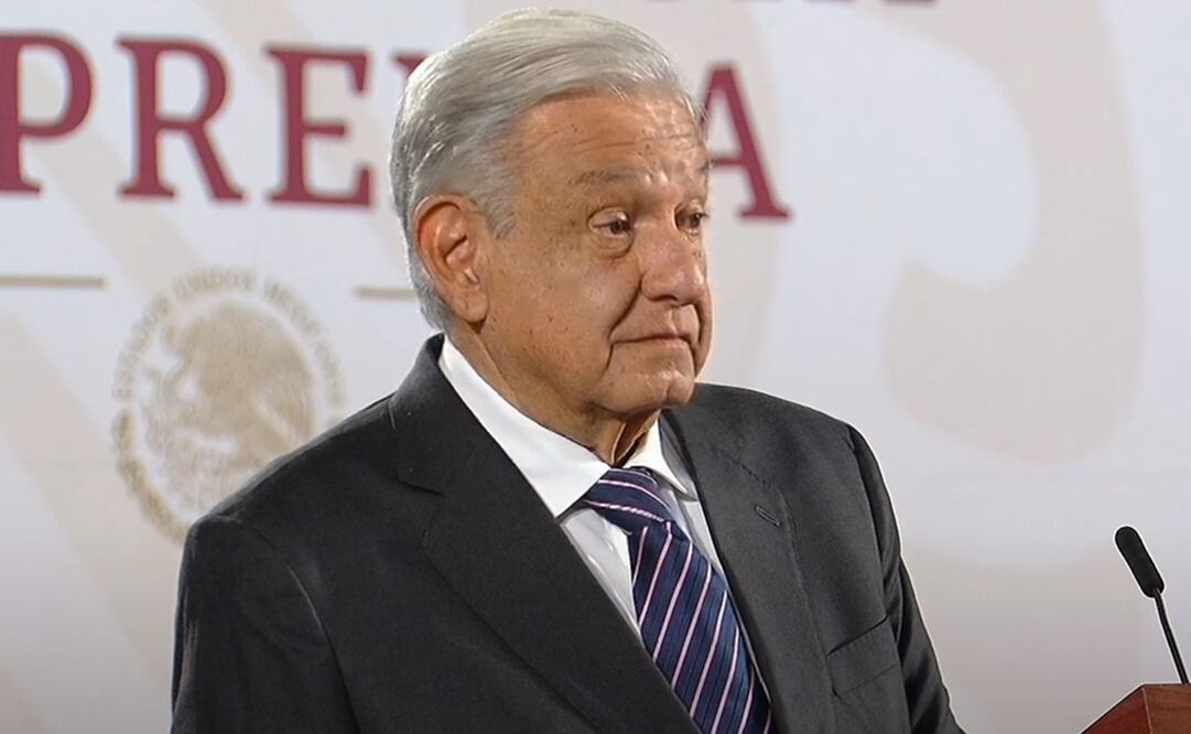 AMLO solicita a trabajadores recapacitar su postura. Foto: Captura