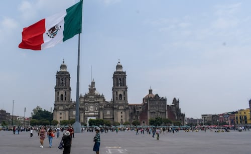 Cientos de personas disfrutan del Zócalo capitalino libre; “me gusta que esté tranquilo y que esté despejado", dicen