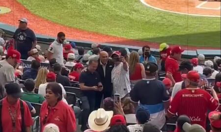El papá de Checo Pérez dijo presente en la serie entre Diablos Rojos y los Yankees