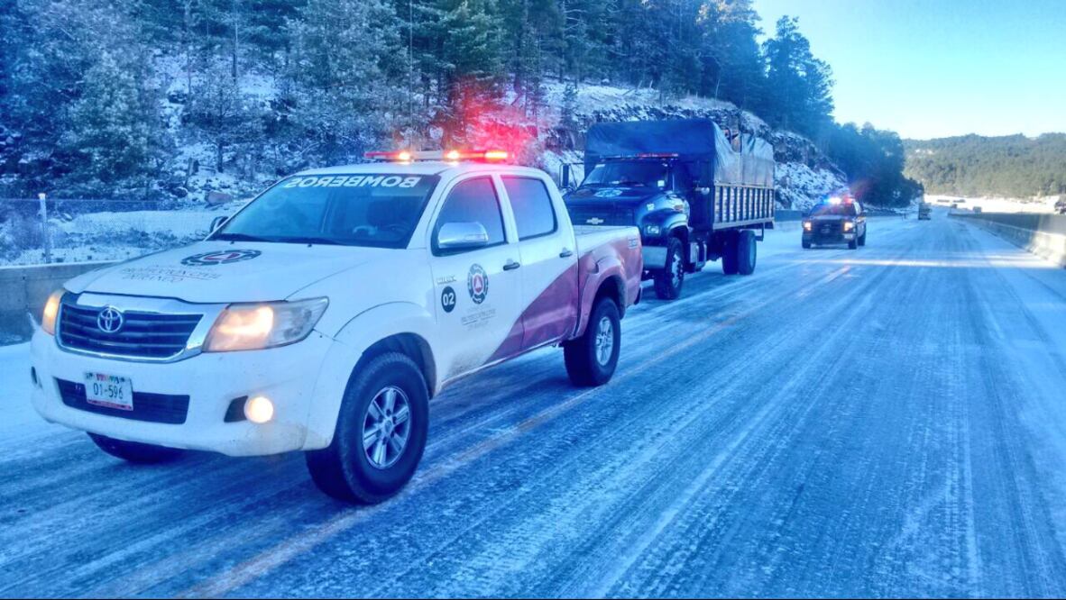 Después de cuatro horas, el trafico en el tramo El Salto a Coscomate fue reabierto a la circulación (Foto: Unidad Estatal de Protección Civil de Durango)
