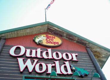 VIDEO. ¡El sirenito! Arrestan a hombre que se metió desnudo a un acuario