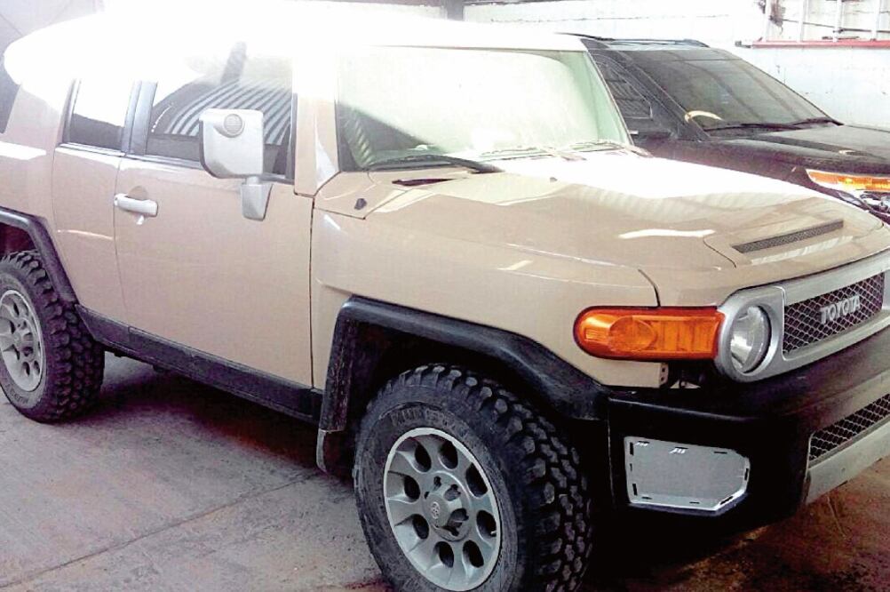 En el operativo realizado por elementos de la Policía Estatal de Seguridad Pública fueron asegurados dos automóviles con reporte de robo en Estados Unidos (ESPECIAL)