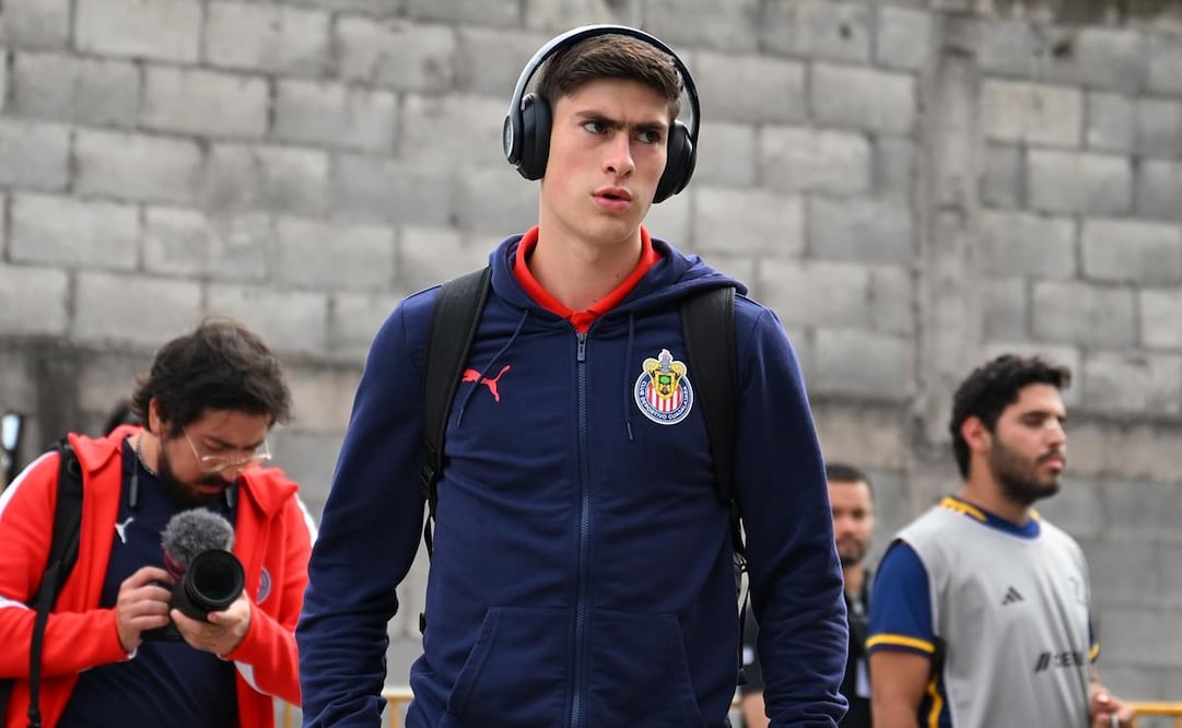 Hormiga González se toma foto con hijo de Gignac / Foto: Imago7