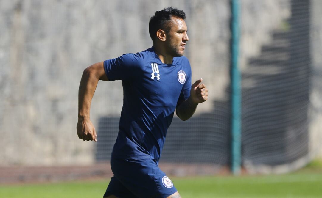 Walter Montoya durante un entrenamiento de Cruz Azul. FOTO/IMAGO7
