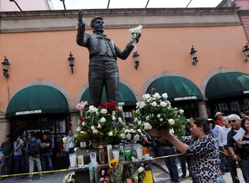 Ofrece Mancera homenaje a Juan Gabriel en el Zócalo