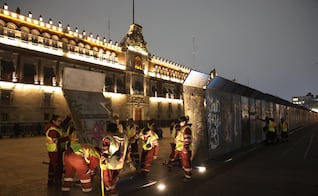 Previo al 8M, blindan Palacio Nacional con vallas de metal; buscan "evitar confrontación entre policías y manifestantes"