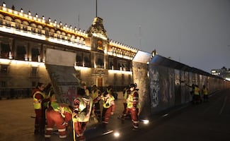 Previo al 8M, blindan Palacio Nacional con vallas de metal; buscan evitar confrontación entre policías y manifestantes