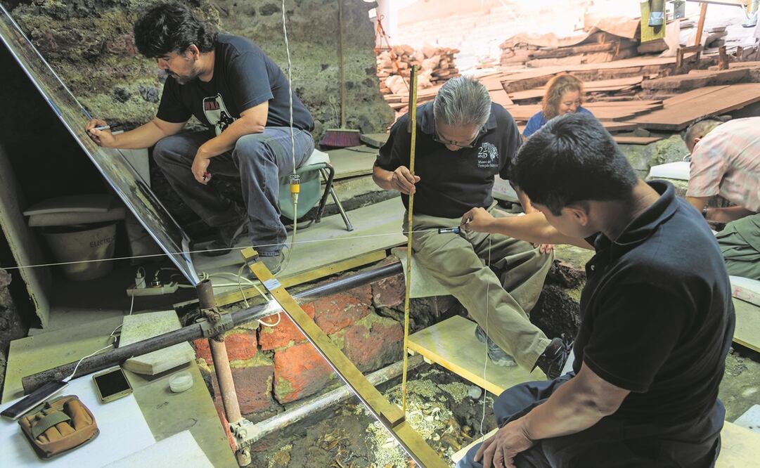Arqueólogos que son integrantes del Proyecto Templo Mayor exploran la ofrenda 178 desde hace 3 años. Foto: Mirsa Islas/Cortesía PTM