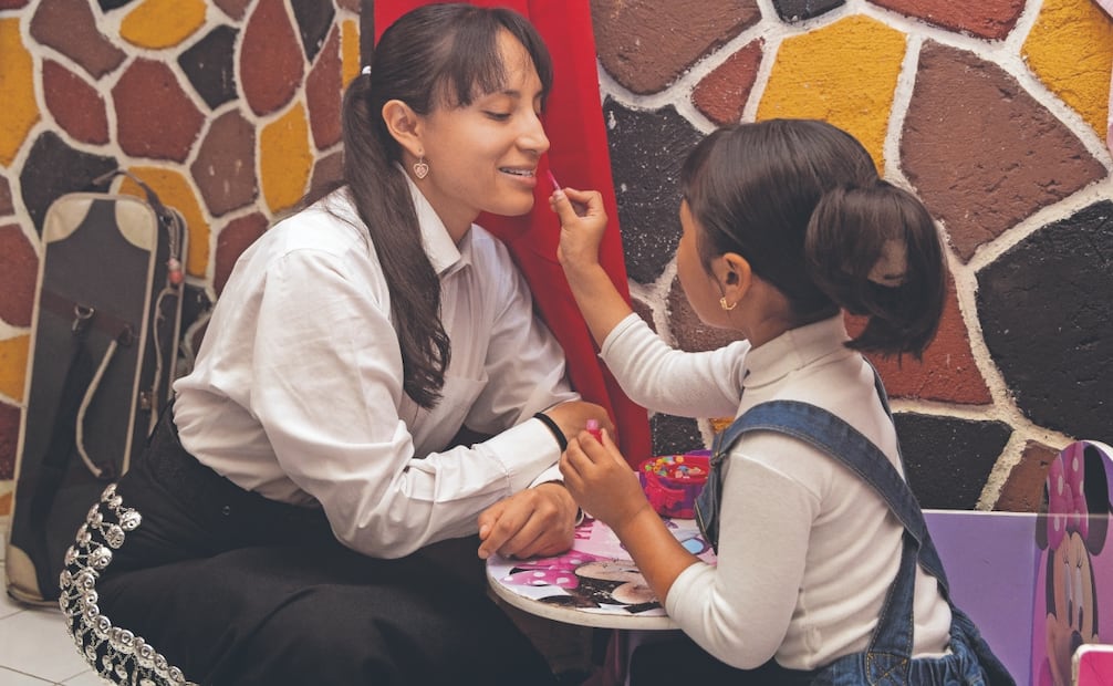 Rosa Itzel confía en que su hija pueda ver su trabajo como un ejemplo de superación. Foto: Hugo Salvador/ EL UNIVERSAL