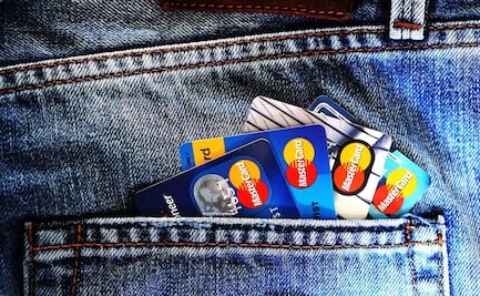 Tiendas departamentales y bancos mantienen reducción en tarjetas de crédito al inicio de 2021