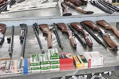 Decomisan 66 armas de fuego; arrestan a 3 