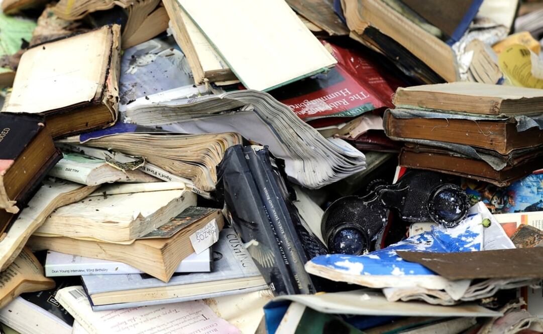 Imagen genérica de libros destruidos. Foto: Archivo