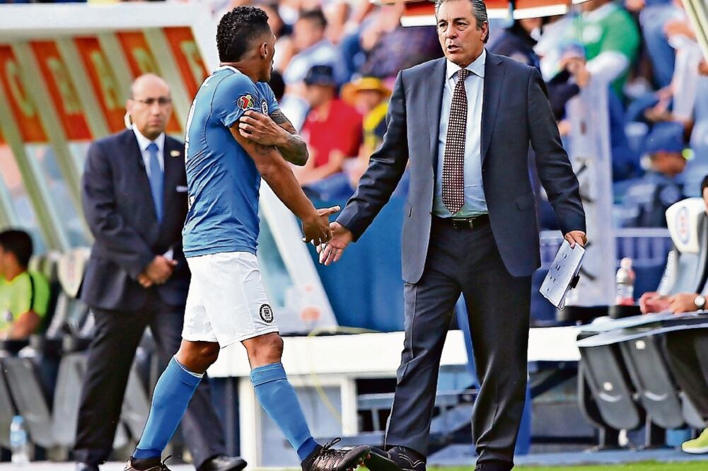 Leao fue expulsado y Boy se lo reprochó; a la postre pesó la ausencia (AGUSTÍN CUEVAS. IMAGO7)