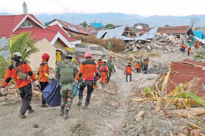 Hallan vivos a 31 menores tras terremoto en Indonesia