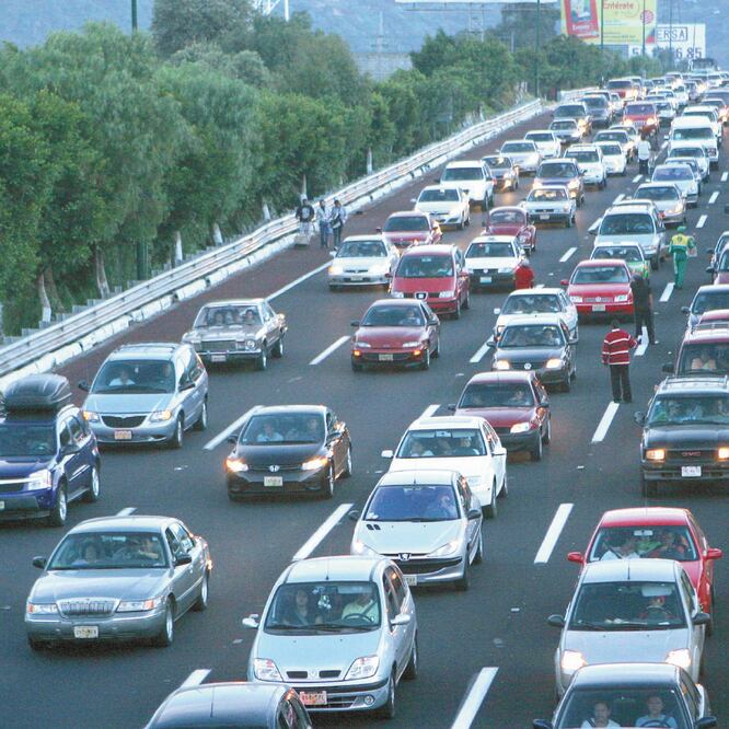 Incumplir con el seguro de responsabilidad civil para circular en las carreteras puede ocasionar una multa de hasta 4 mil 100 pesos. ARCHIVO EL UNIVERSAL