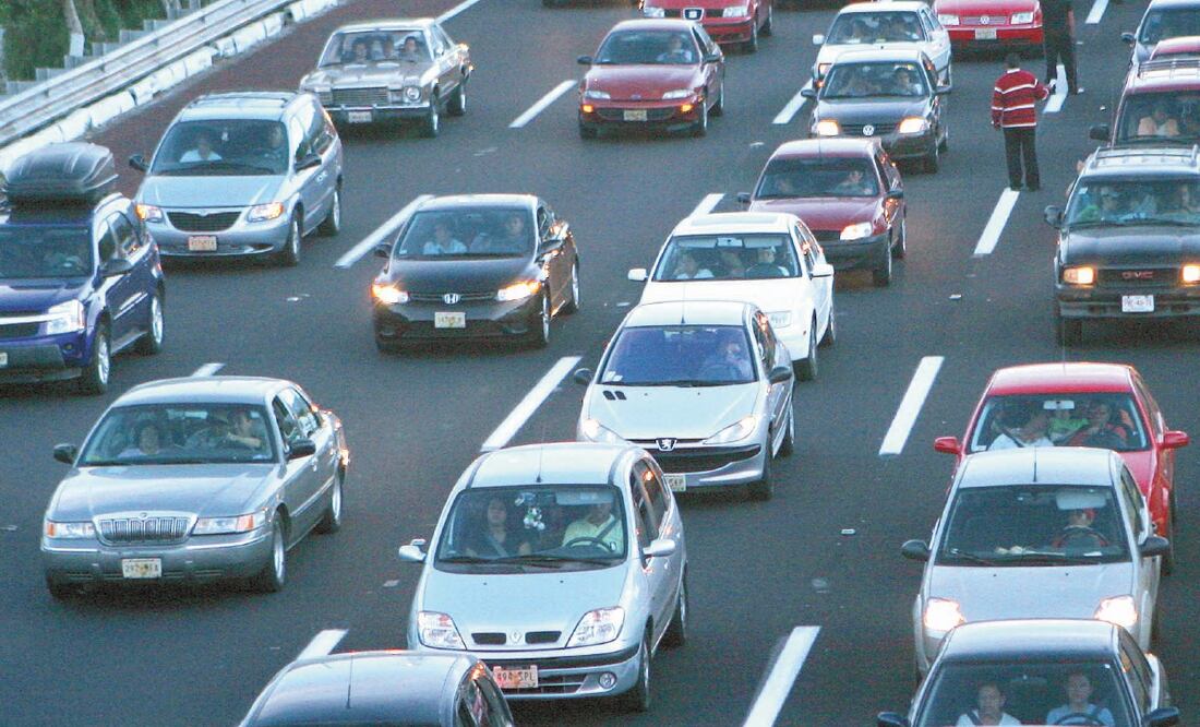 Incumplir con el seguro de responsabilidad civil para circular en las carreteras puede ocasionar una multa de hasta 4 mil 100 pesos. ARCHIVO EL UNIVERSAL