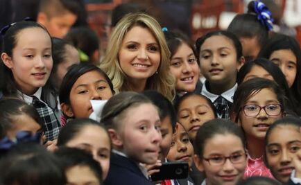 Angélica Rivera se reúne con miembros del Parlamento Infantil