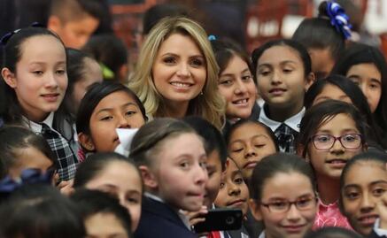 Angélica Rivera se reúne con miembros del Parlamento Infantil