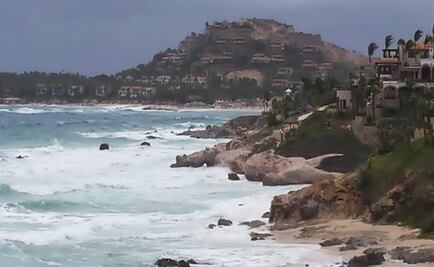 Linda becomes a category one hurricane