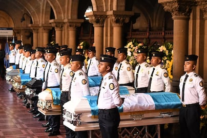 Nueve detenidos en Guatemala por el asesinato de nueve policías; gobierno decretó estado de sitio