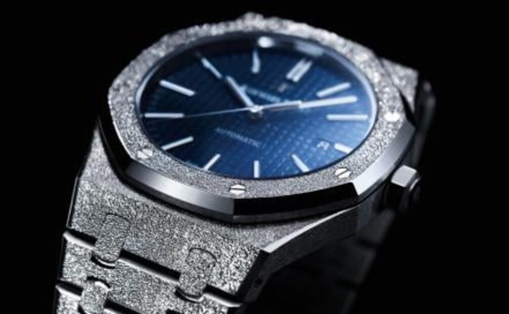 El nuevo Royal Oak Frosted Gold mide 41 mm y es masculino