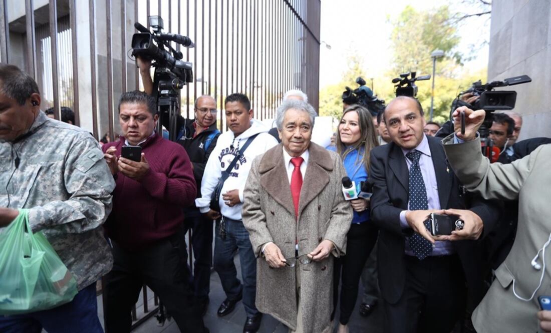 Abogados de Joaquín Guzmán Loera en la sede de la SRE. Foto: Germán Espinosa/EL UNIVERSAL