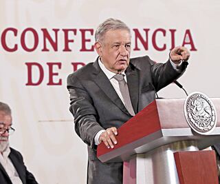 AMLO descalifica a artistas, científicos e intelectuales
