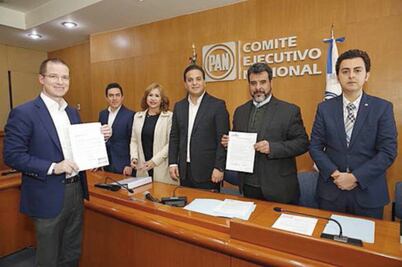 Anaya registra en el PAN precandidatura