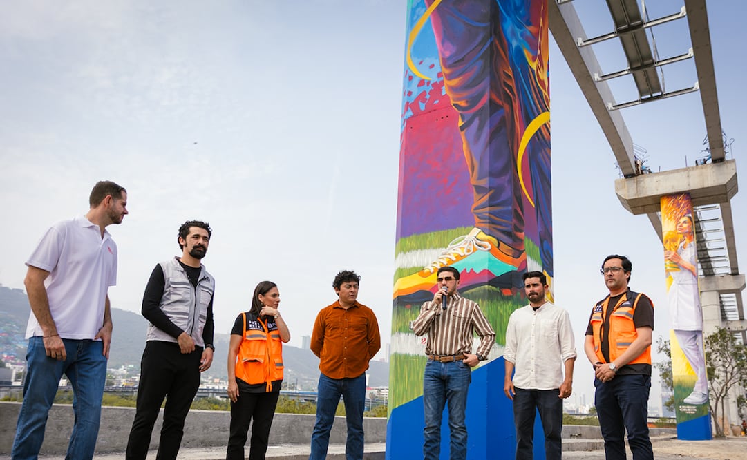 El gobernador de Nuevo León, Samuel García, encabeza la entrega del cuarto y quinto mural del Corredor FIFA. Foto: Gobierno de Nuevo León