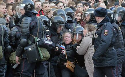 Detienen a 800 en protesta anticorrupción en Moscú