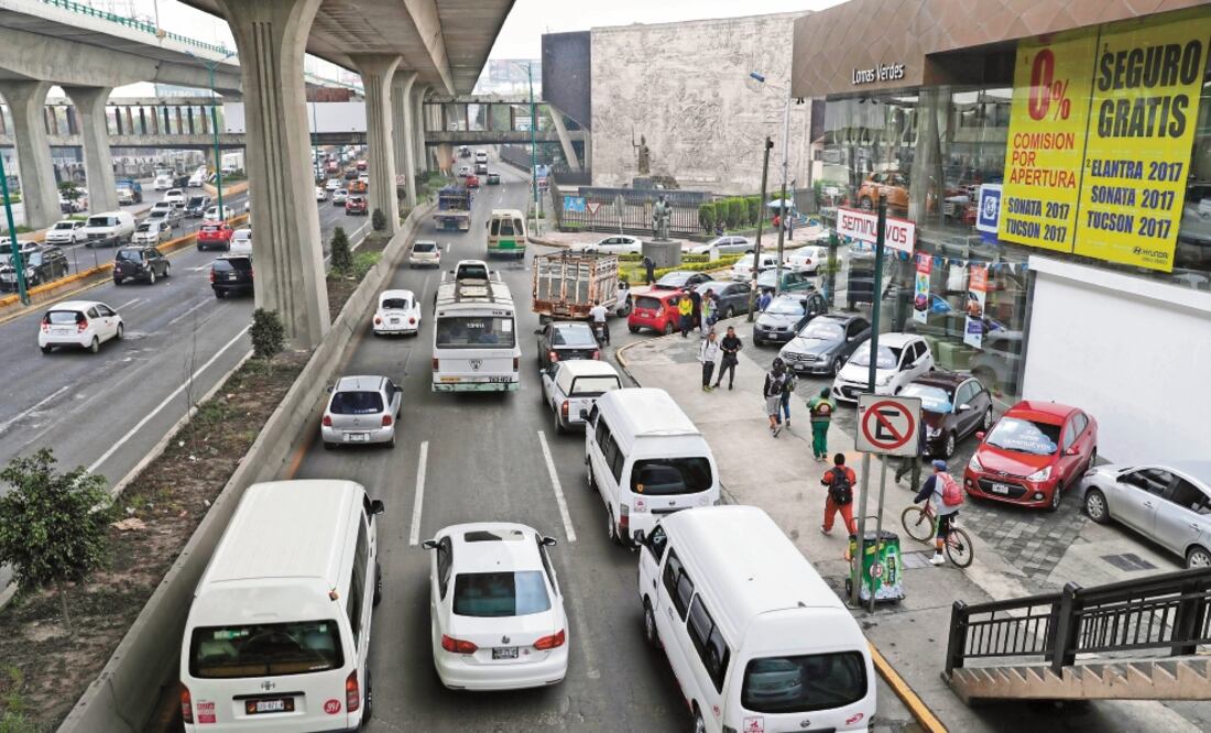 Buscan vigencia. Personal de la Semov revisó papeles en orden de 85 vagonetas. Foto: ARCHIVO EL UNIVERSAL