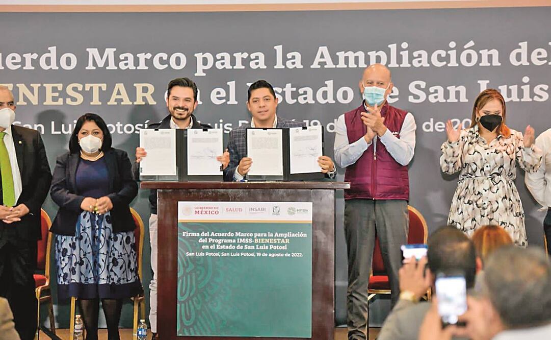 El documento fue firmado por el director del IMSS, Zoé Robledo; el gober-nador Ricardo Gallardo, y el director del Insabi, Juan Antonio Ferrer. Foto: Especial