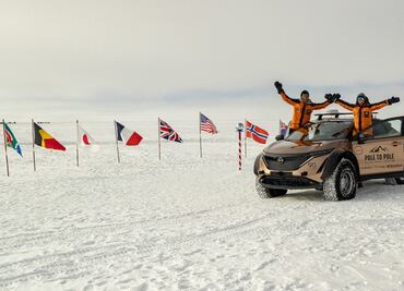 Auto eléctrico cruza el planeta de polo a polo