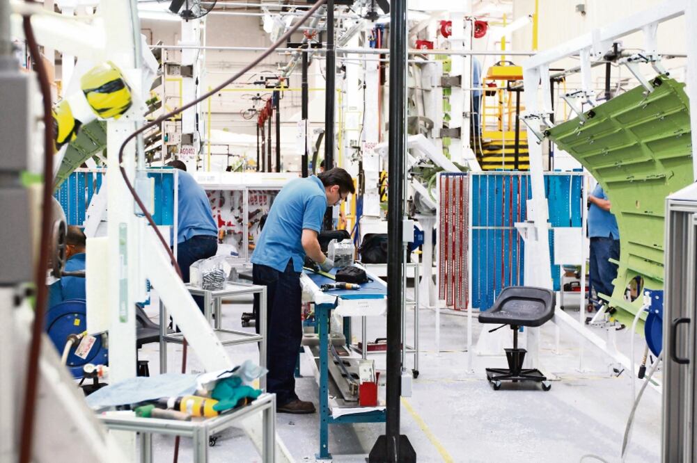 En México, las empresas del sector de manufacturas tienen un promedio de vida de 9.7 años a partir de su conformación, según datos del Inegi. (ARCHIVO EL UNIVERSAL)