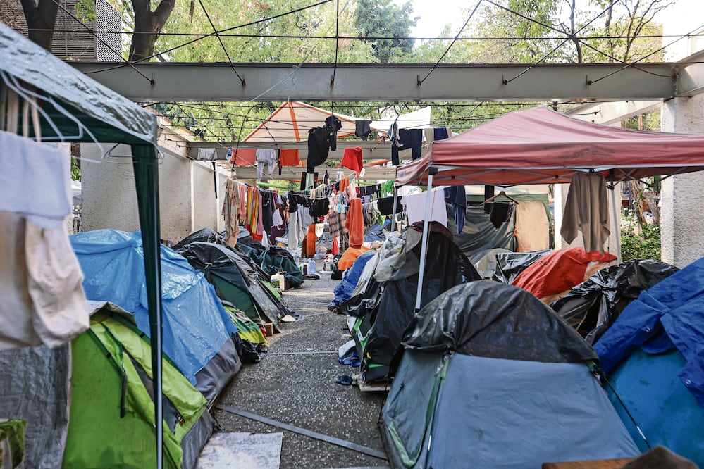 En el campamento de la Plaza Giordano Bruno hay 188 migrantes, de acuerdo con el censo de las autoridades. FOTOS Gabriel Pano El Universal.