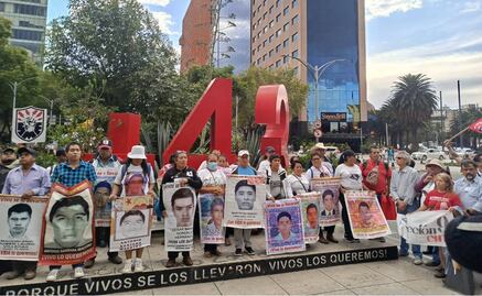 Marchan en CDMX padres de los 43 normalistas de Ayotzinapa este 26 de mayo; sigue aquí el minuto a minuto de la movilización