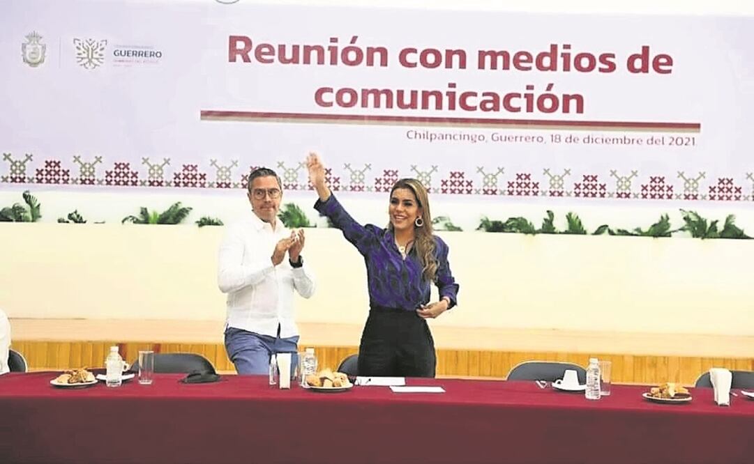La tarde del lunes, Evelyn Salgado encabezó la entrega de recursos para las Normales.